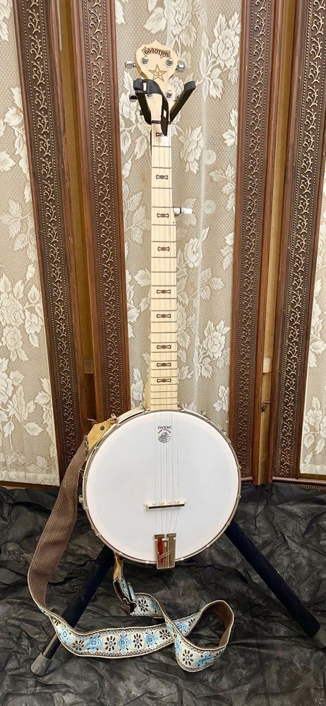 Deering Goodtime Banjo Lefty WITH Morgan Monroe Hard shell case