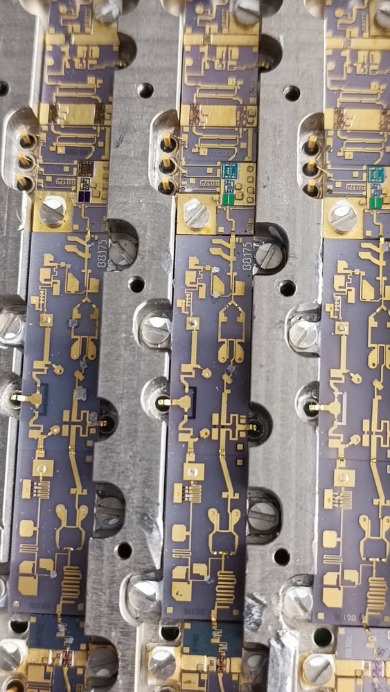 Military high-frequency microwave module of phase/amplitude adder-difference typ