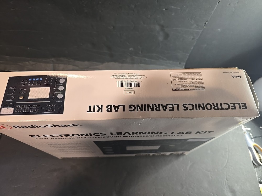 Radio Shack Electronics Learning Lab Kit Model #2800055. New Unused