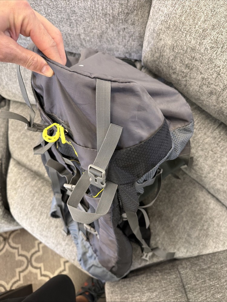Soilder Blade 60 Electron Hiking Backpack Excellent Condition Adjustable Large