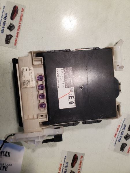 PRIUS     2016 Fuse Box Cabin 42155