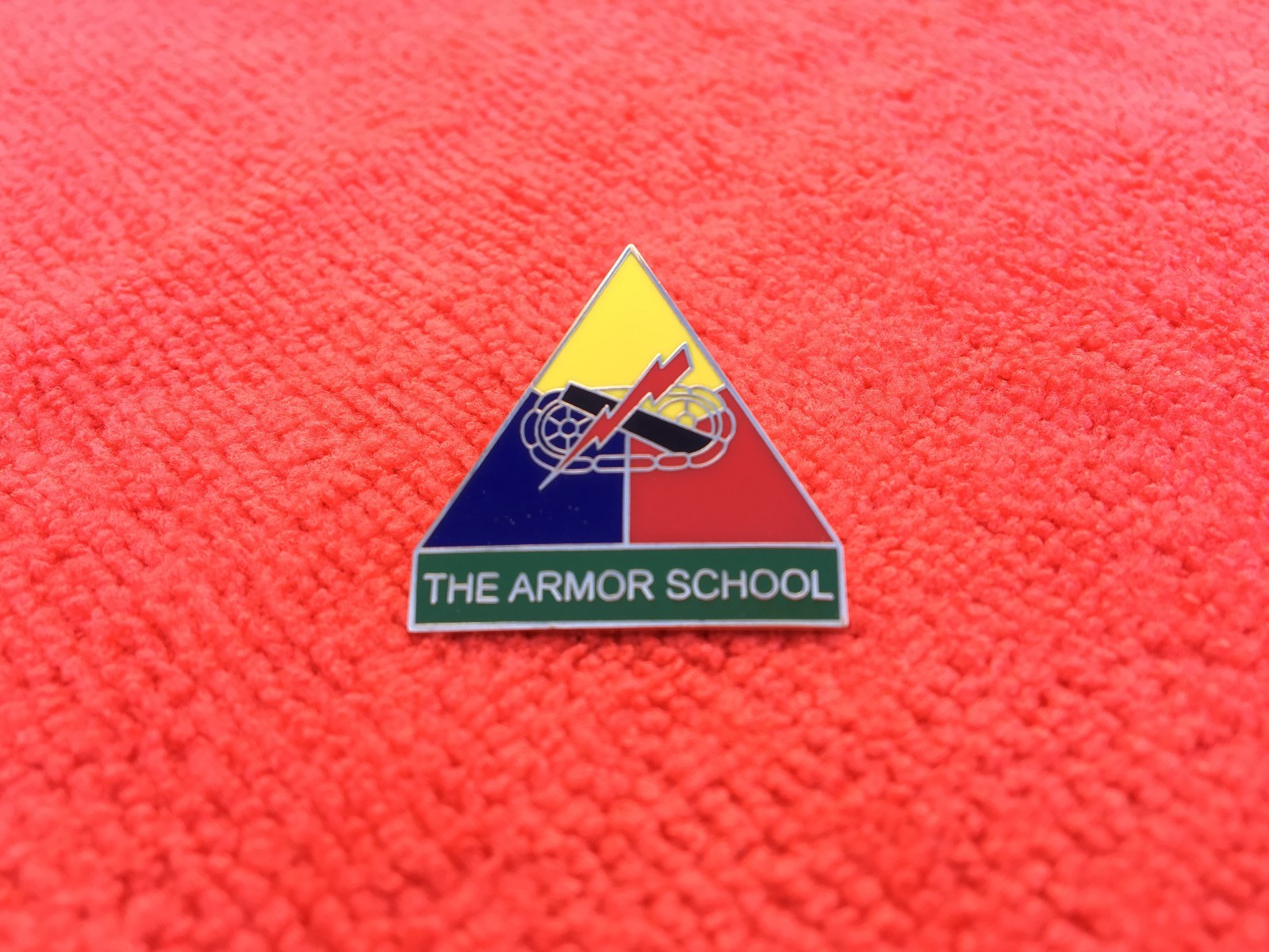 THE ARMOR SCHOOL FORT KNOX HAT PIN