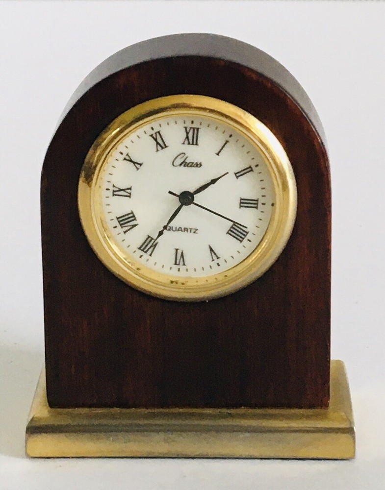 Chass Wood Quartz Mini Desk Table Clock