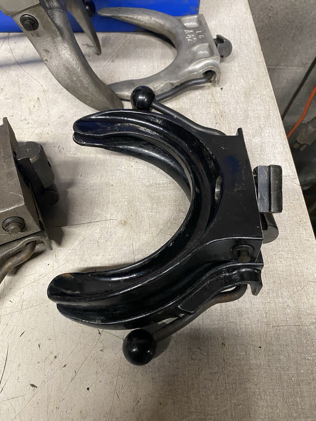 GP Tool GP 2020 Air Strut Spring Compressor with 4 Set Of Shoes, Working