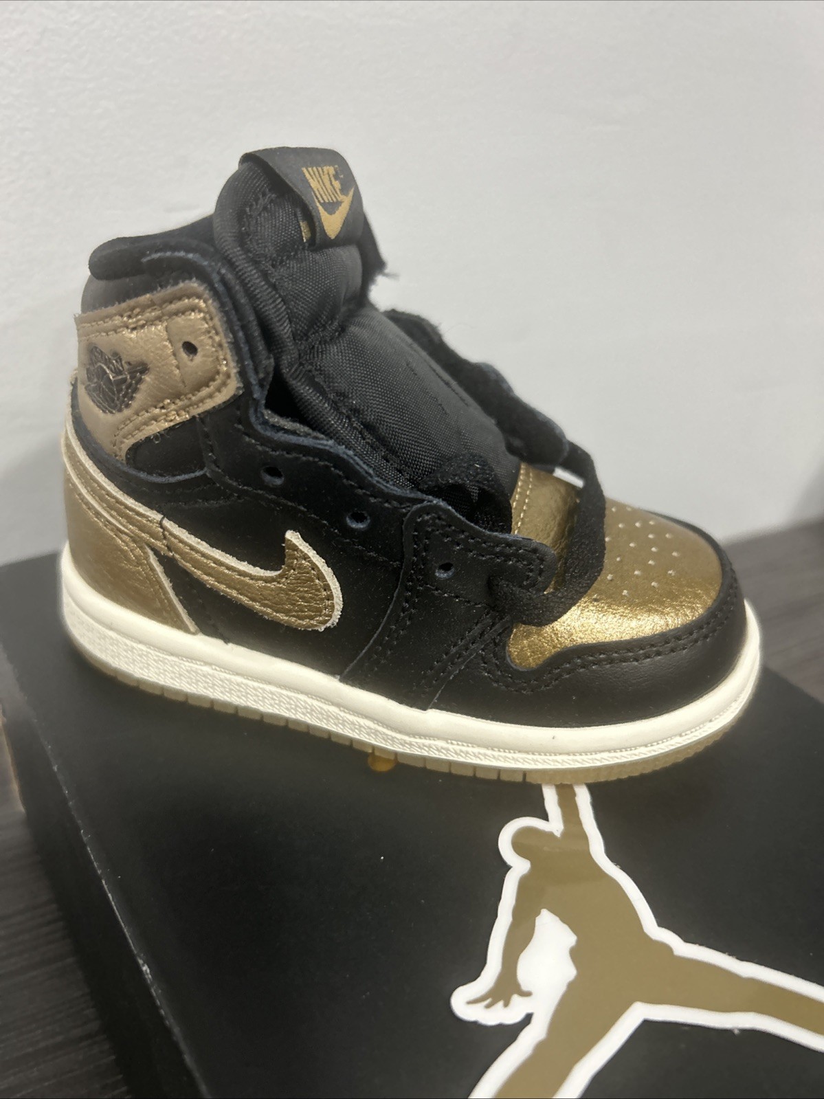 Jordan 1 Retro High OG (TD) - Black/Metallic Gold-Sail Size 5C FD1413-071