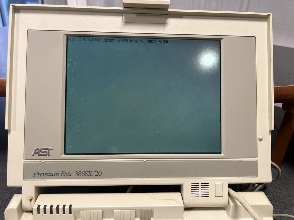 AST Premium Exec 386SX/20 laptop computer