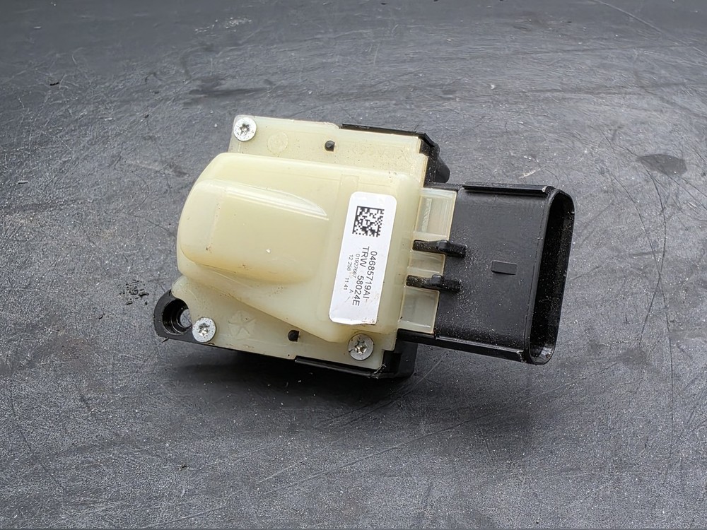 OEM Mopar Ignition Switch 4685719AI Used