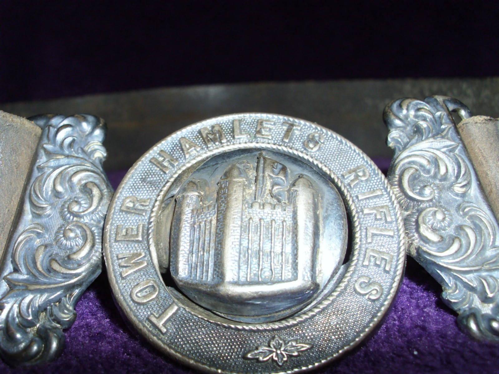 RARE VICTORIAN SILVER TOWER HAMLETS RIFLES OFFICERS BELT BUCKLE & BELT/MILITARIA