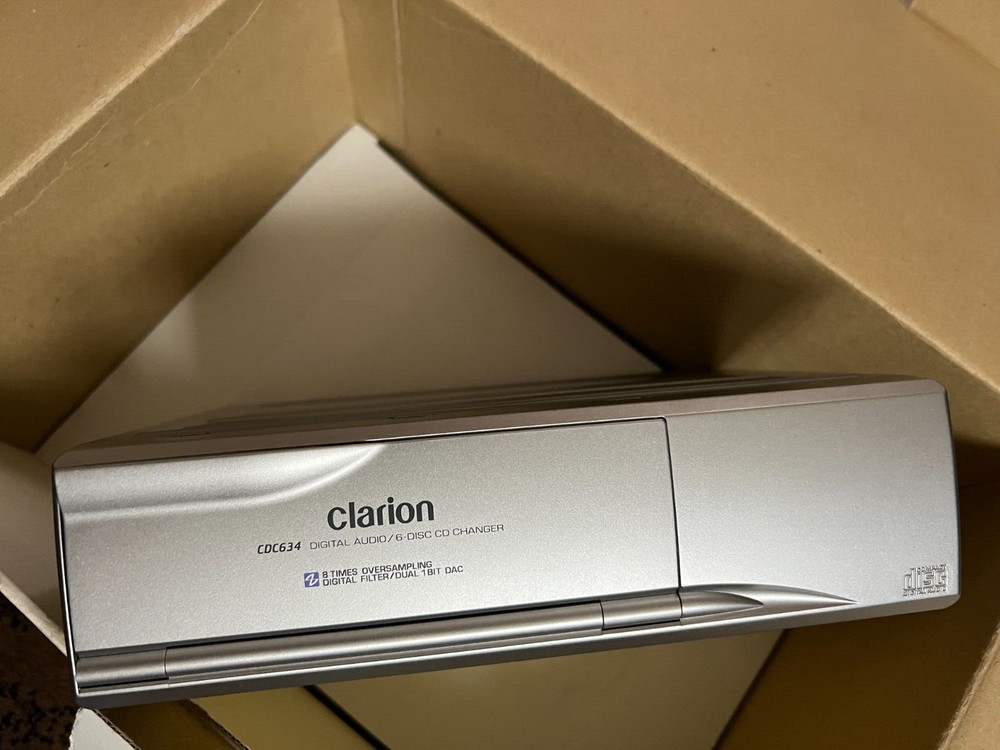 Clarion CDC634 Auto 6 CD Disk Changer. Complete Kit in Original Box
