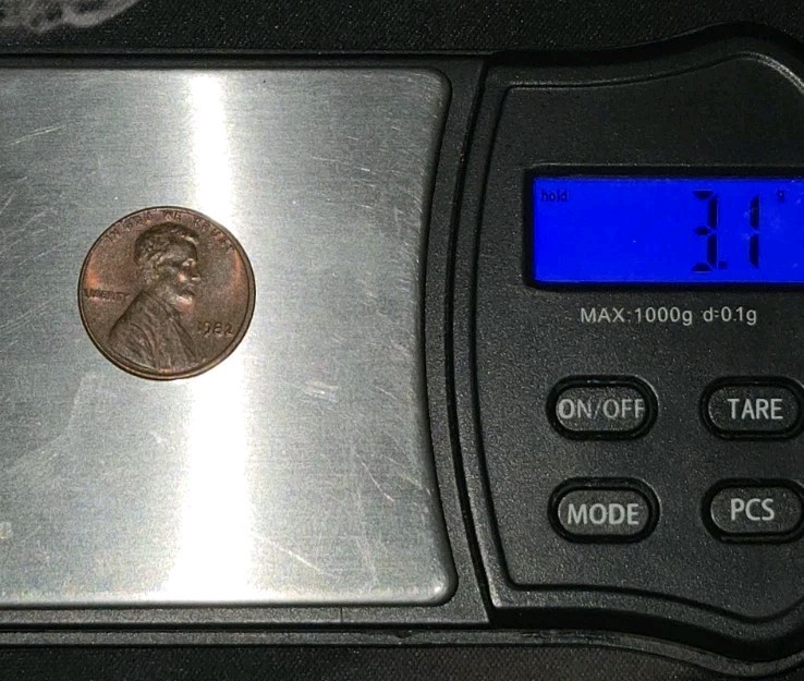 1982 Red Penny No Mint Mark Error ( 3.1G )