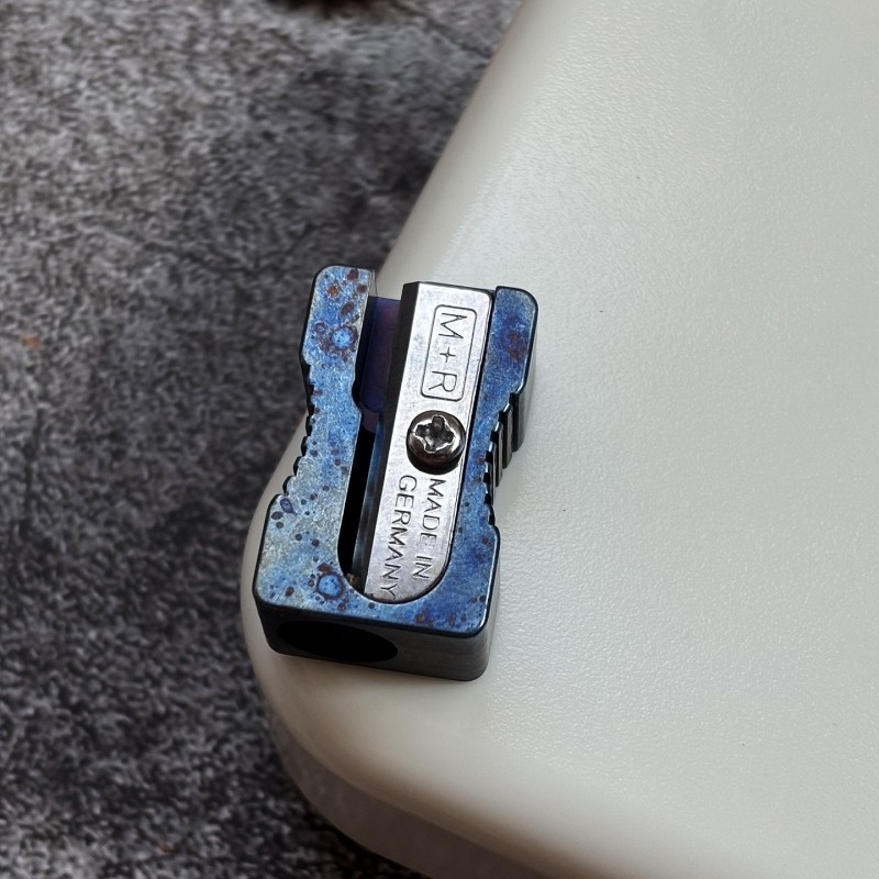 1PC Titanium Manual Pencil Sharpener Handheld Metal Pencil Sharpener Durable