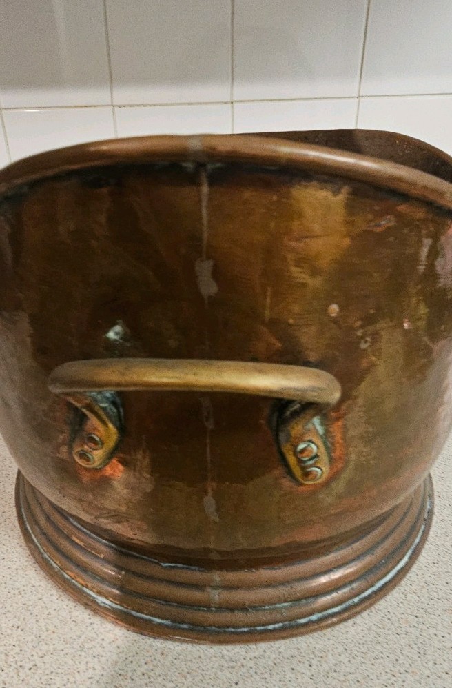 A stunning quality Large Antique Copper Coal Scuttle,Fireside.