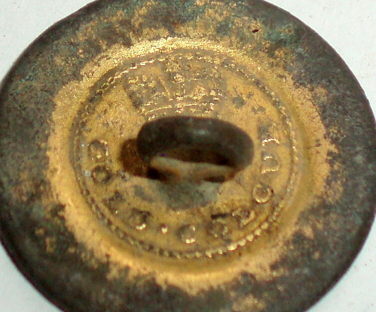 1823 - 1865 ANTIQUE SOLID PEWTER JACKET BUTTON W/ ST EDWARDS CROWN MAKER MARK
