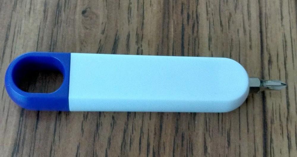 Key Chain Screwdriver Set 2 Flathead 1/8" & 3/16" Wide Bits And PH1&PH2 Phillips