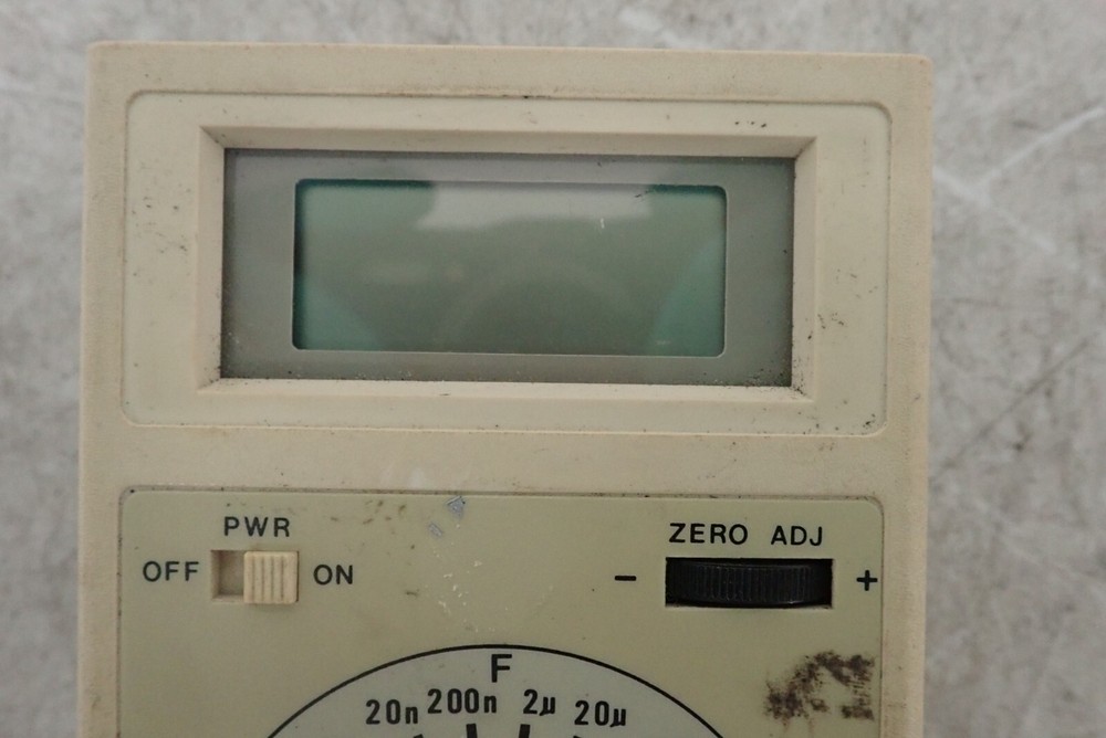 Beckman Circuitmate Model CM20A Digital Capacitance Meter with Manual