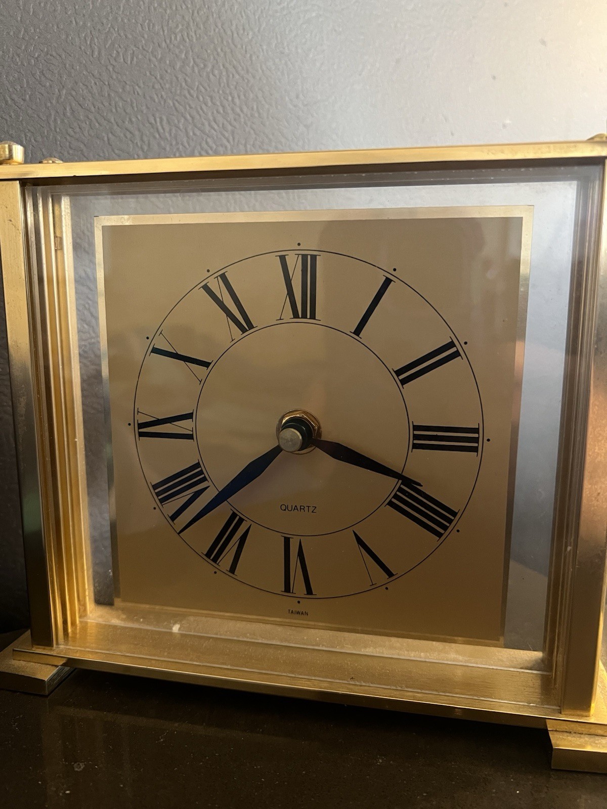 GOLD TONE TABLETOP SQUARE DESK CLOCK CLASSIC- WORKS QUARTZ