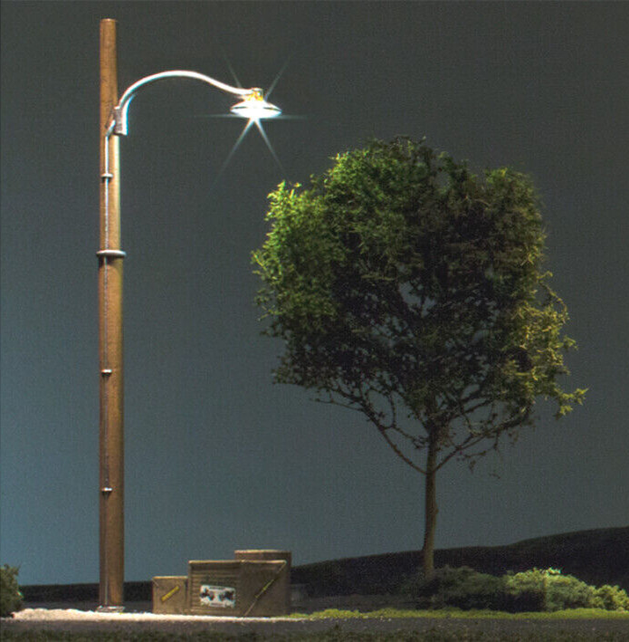 Woodland Scenics ~ O Scale ~ New ~ Wooden Pole Street Light ~ 2 Pack ~ JP5646