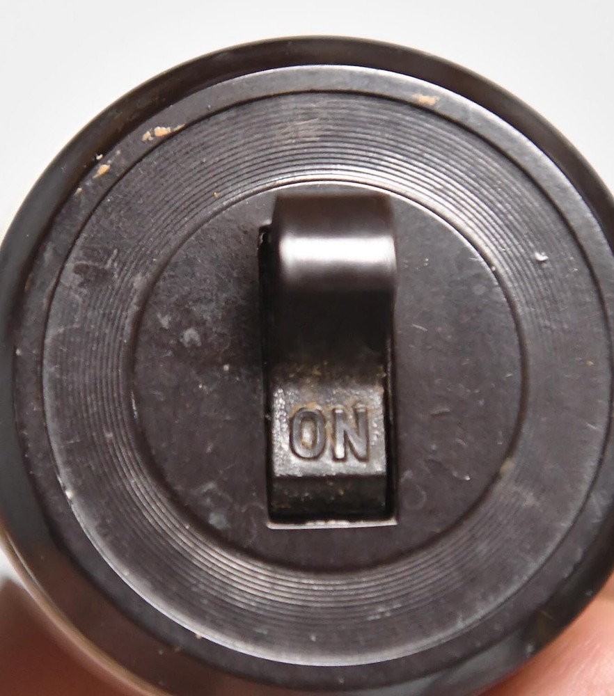 VINTAGE WALL MOUNT ROUND PORCELAIN TOGGLE SWITCH. WORKING FINE.