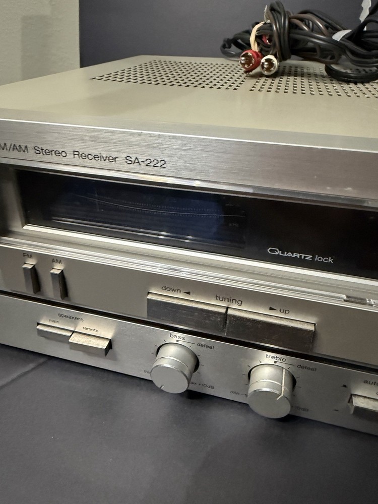 Technics SA-222 stereo receiver. Classic silver face model