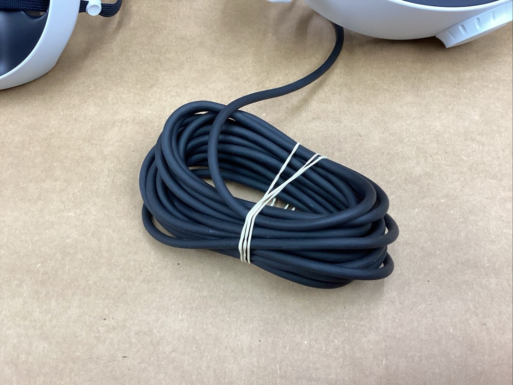 Sony PlayStation VR2 Virtual Reality Headset Bundle CFI-ZVR1