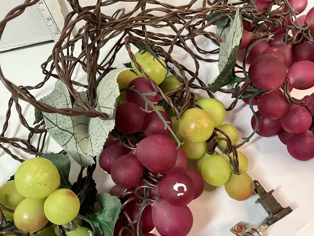 Vintage Plastic Rubber Grape String Lights Working 25’ Long 6 Clusters Red/green