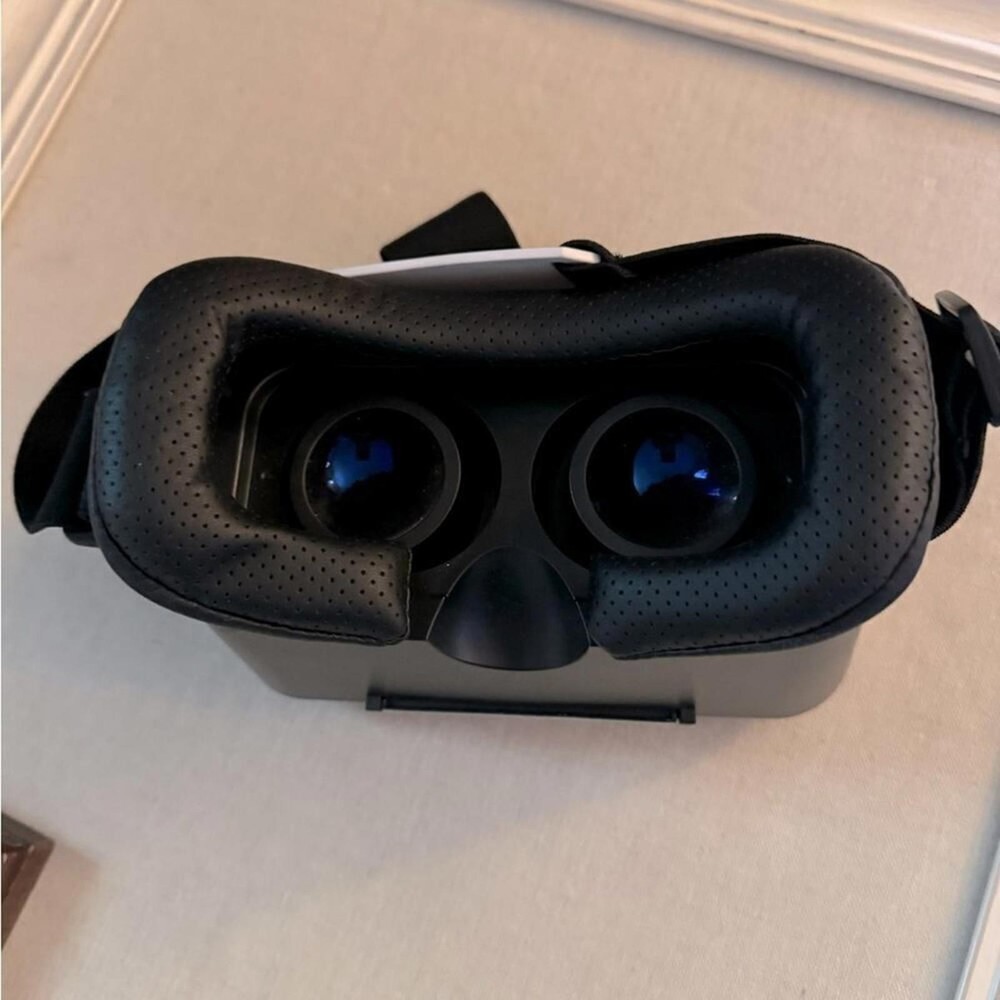 VR Park Headset Compatible with iPhone & Android NWOT