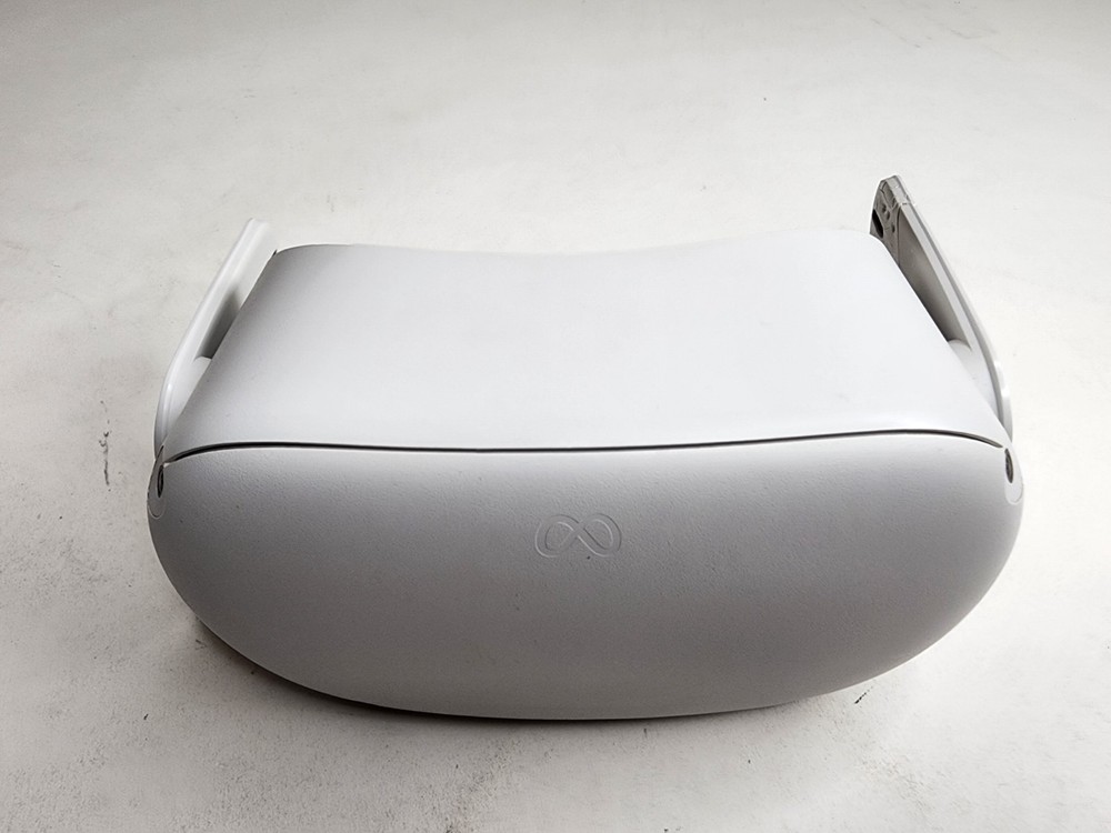 Meta Oculus Quest 2 Standalone VR Headset Only *Black Screen*