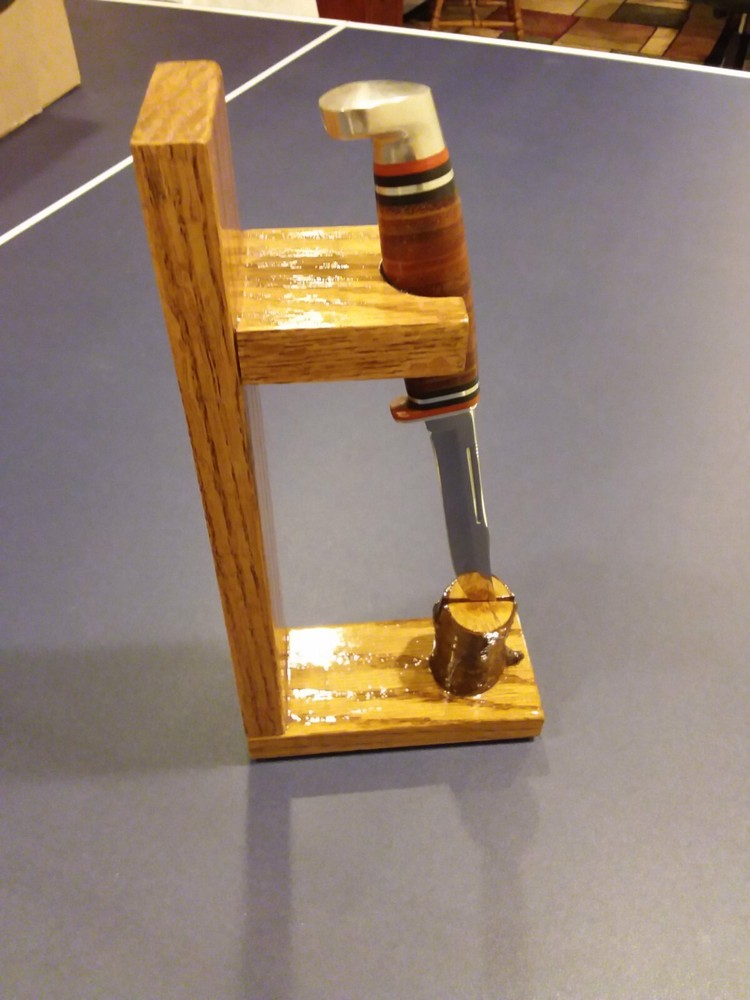 knife Display Stand. (VERTICAL)
