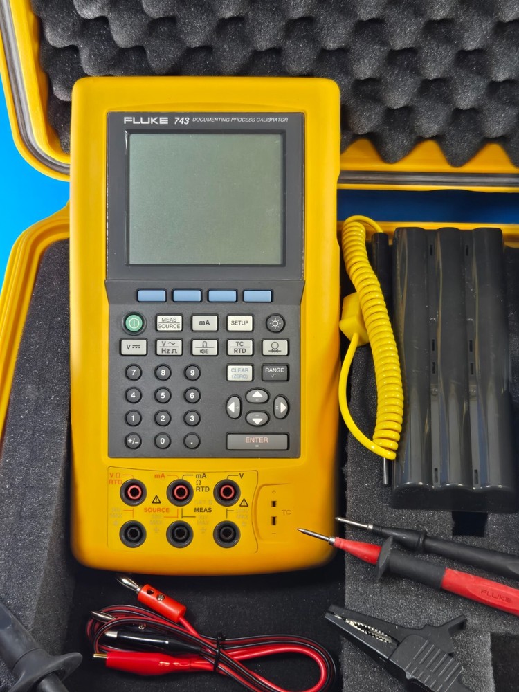 Fluke 743 DPC Documenting Process Calibrator Meter DPC CLEAN!