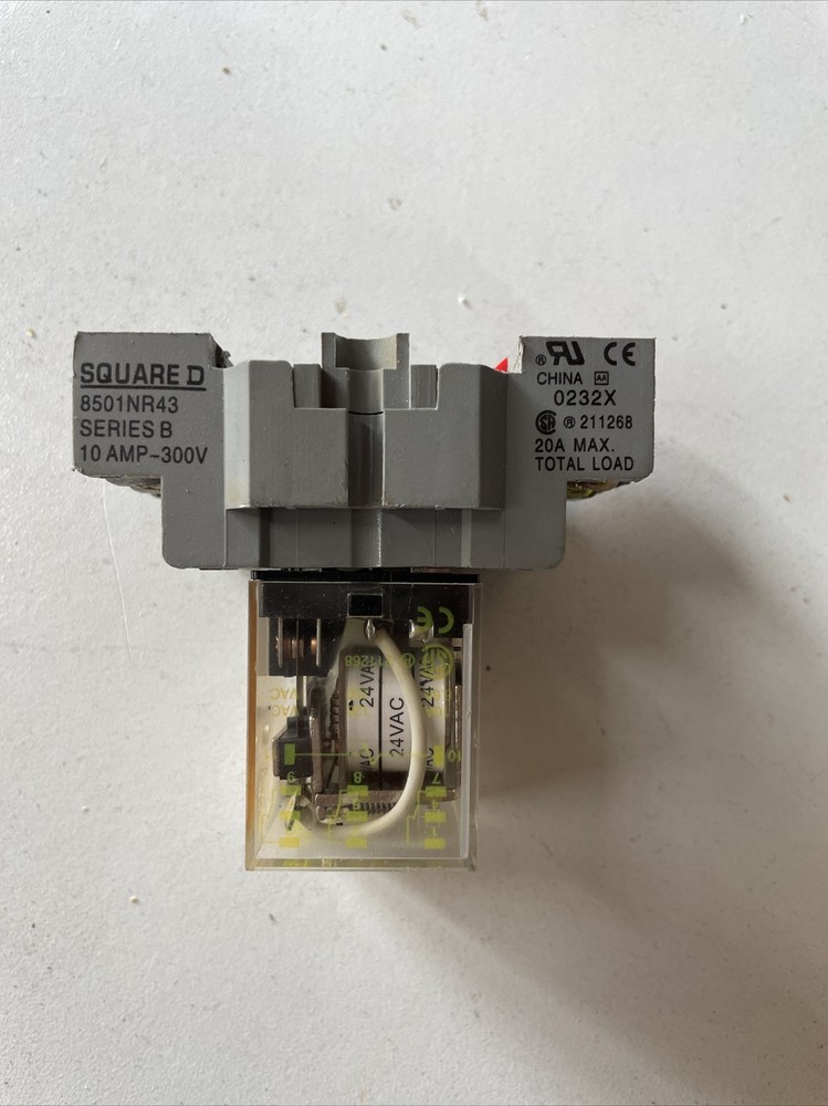 1) Square D 8501NR43 SER B 10A-300V Relay And Socket Base