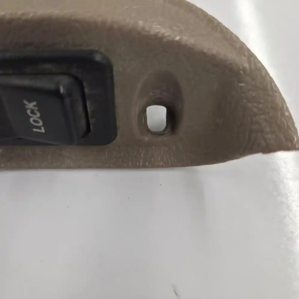 2007 International 9200i Door Panel Controls
