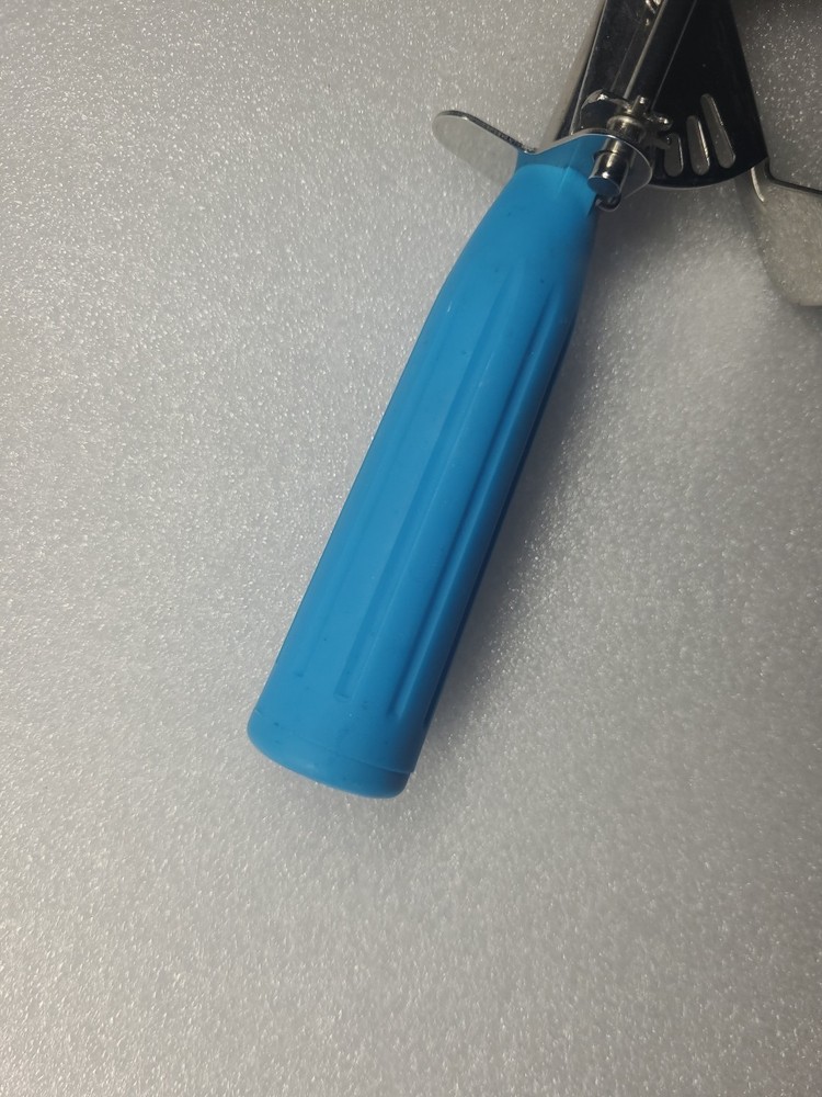 Ice Cream Scoop w/ Thumb Sweep