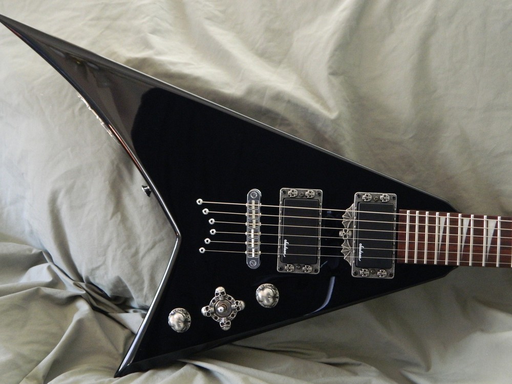 4 SKULL GUITAR KNOBS - HAND MADE SOLID METAL SPEED KNOBS 3 SKULLS PER KNOB