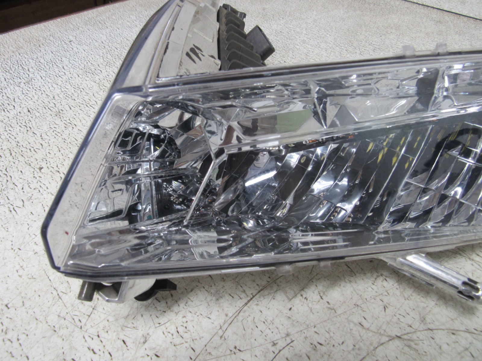 21 POLARIS RMK PRO 850 AXYS KHAOS HEADLIGHT HEAD LIGHT LAMP STOCK OEM #0097