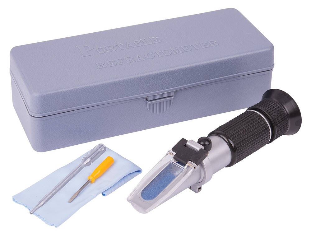 REED Instruments R9600 Salinity Refractometer 0-28% with ATC +/-0.2% Accuracy