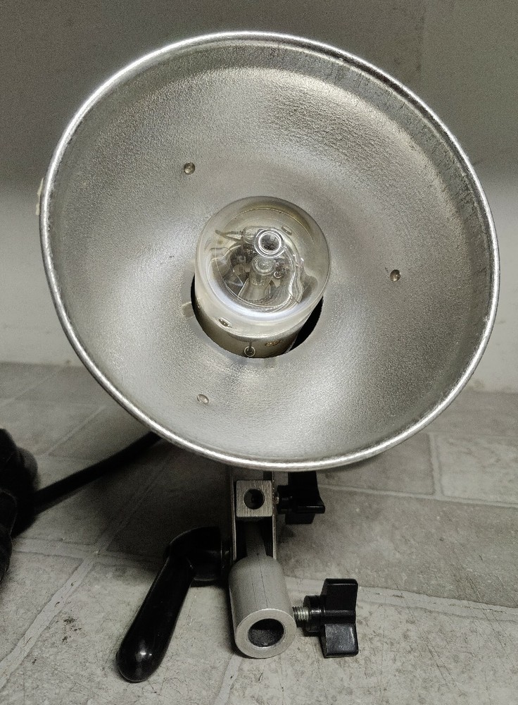 Speedotron Universal Light Head Unit Model 102 BULB NOT WORKING