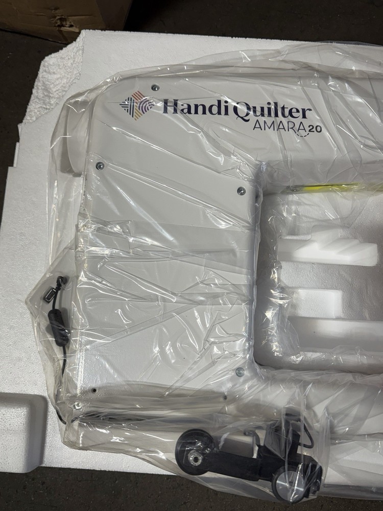 Handi Quilter Amara 20" Quilting Machine on TABLE ( NEW OTHER )