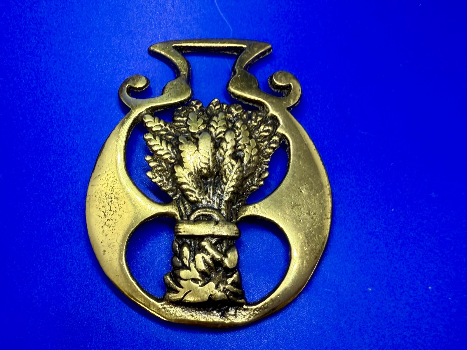 Tied Wheatsheaf Openwork Frame Bridle Harness Horse Saddle Medallion