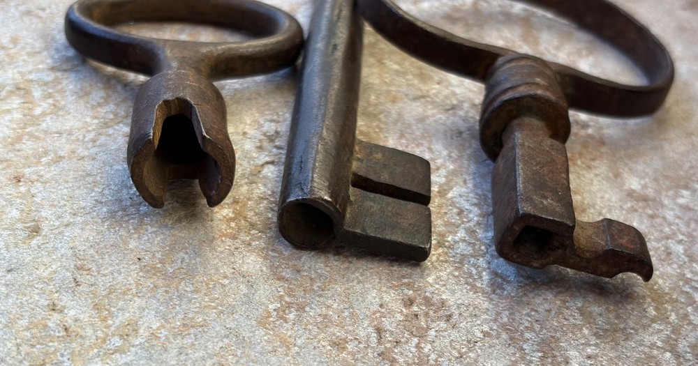 3 Antique Skeleton Keys