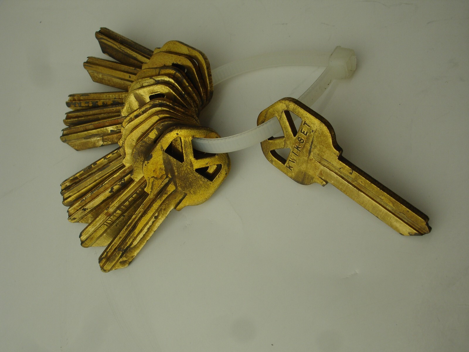 LOT OF TEN (10) KWIKSET 1063B (KW 5) KEY BLANKS BRASS USA MADE RESIDENTAL DOOR