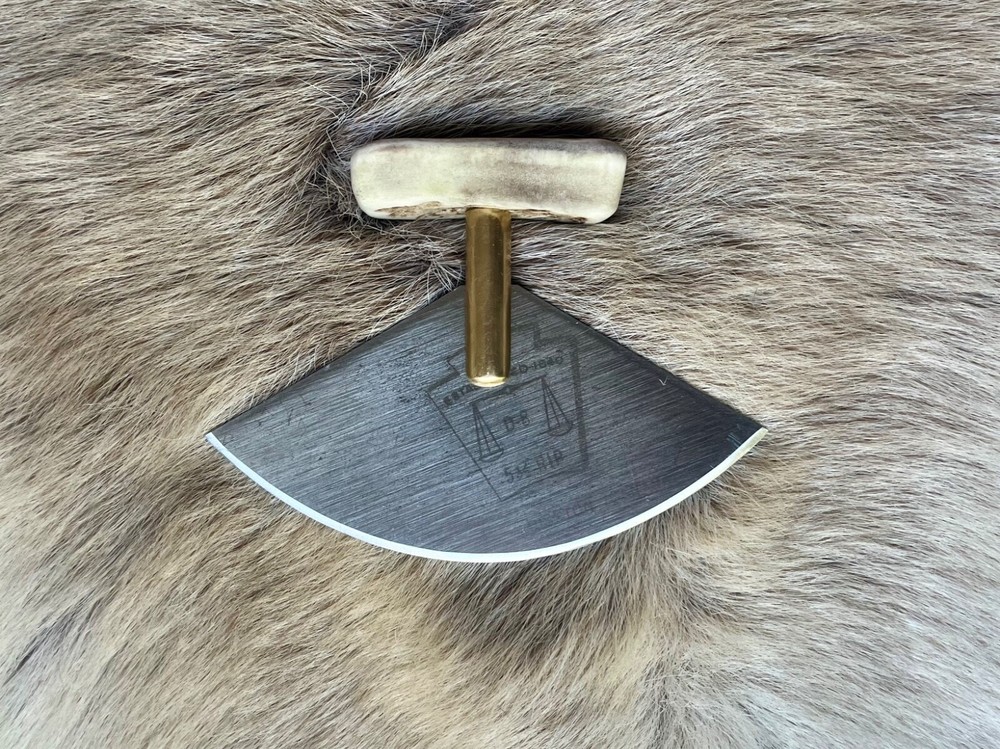 Handmade traditional Ulu