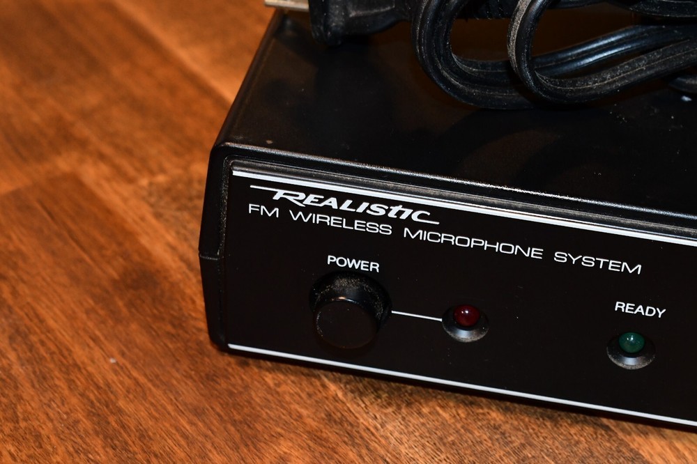 Realistic FM Wireless Microphone System 32-1221R Box - (1)