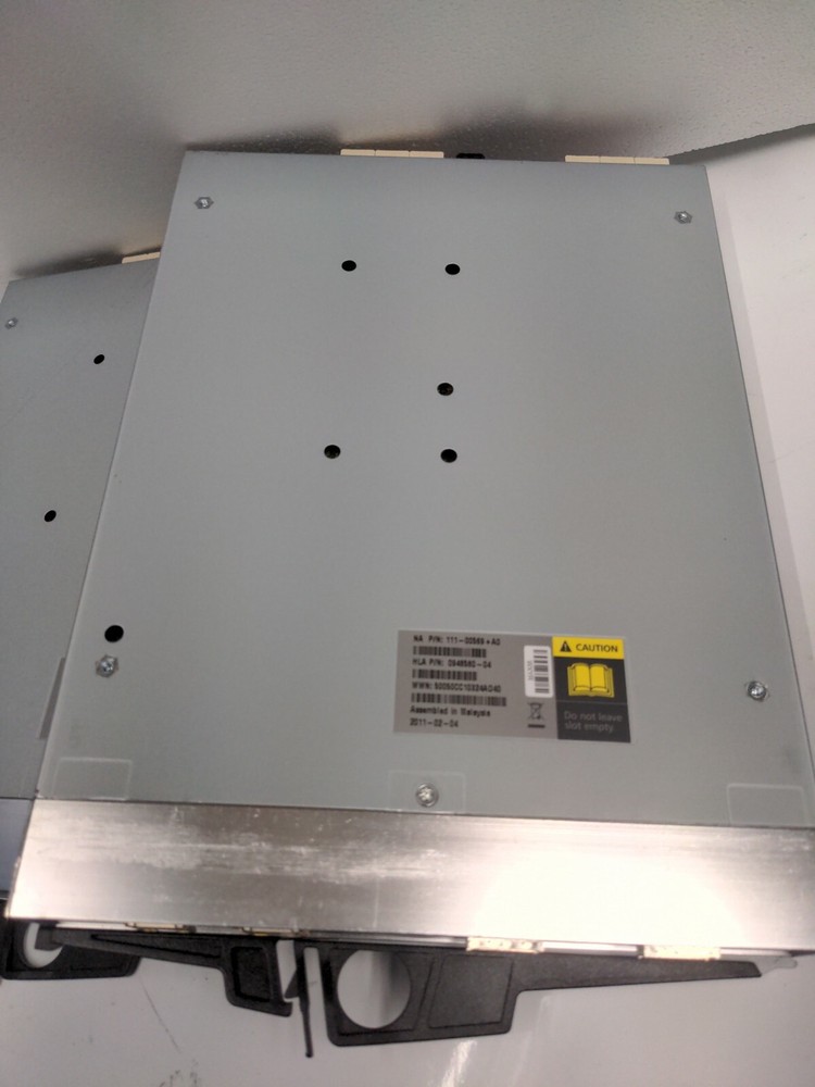 - 2x NetApp IOM3 111-00569+A0 isk Array Controller Modules