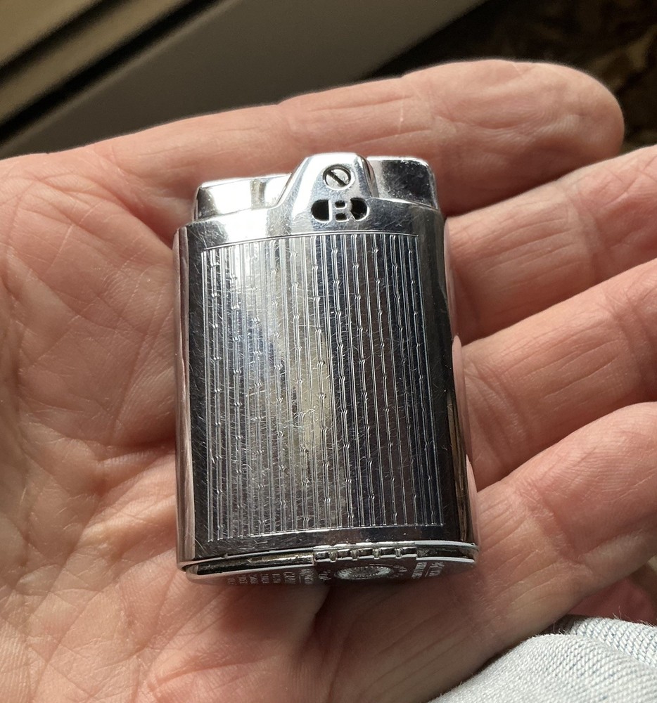 Vintage Ronson Capri Lighter Silver with original display box - extra flint wick