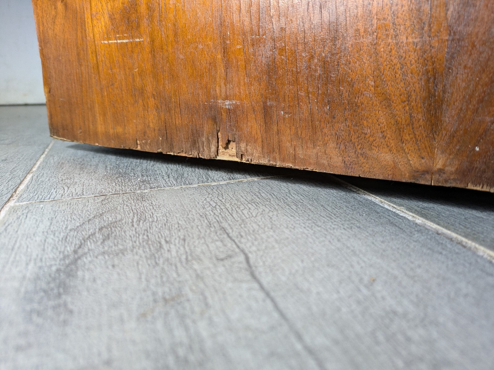 Vintage Art Deco English Regency Flip Top Cellarette Liquor Bar Rolling Cabinet