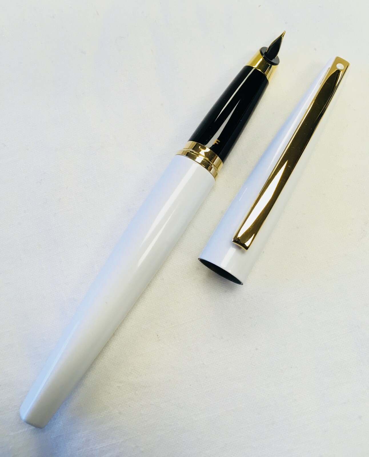 Sheaffer Taranis White Lightning “F” Nib Fountain Pen