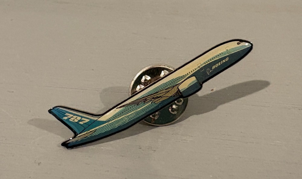 BOEING 787   LAPEL PIN