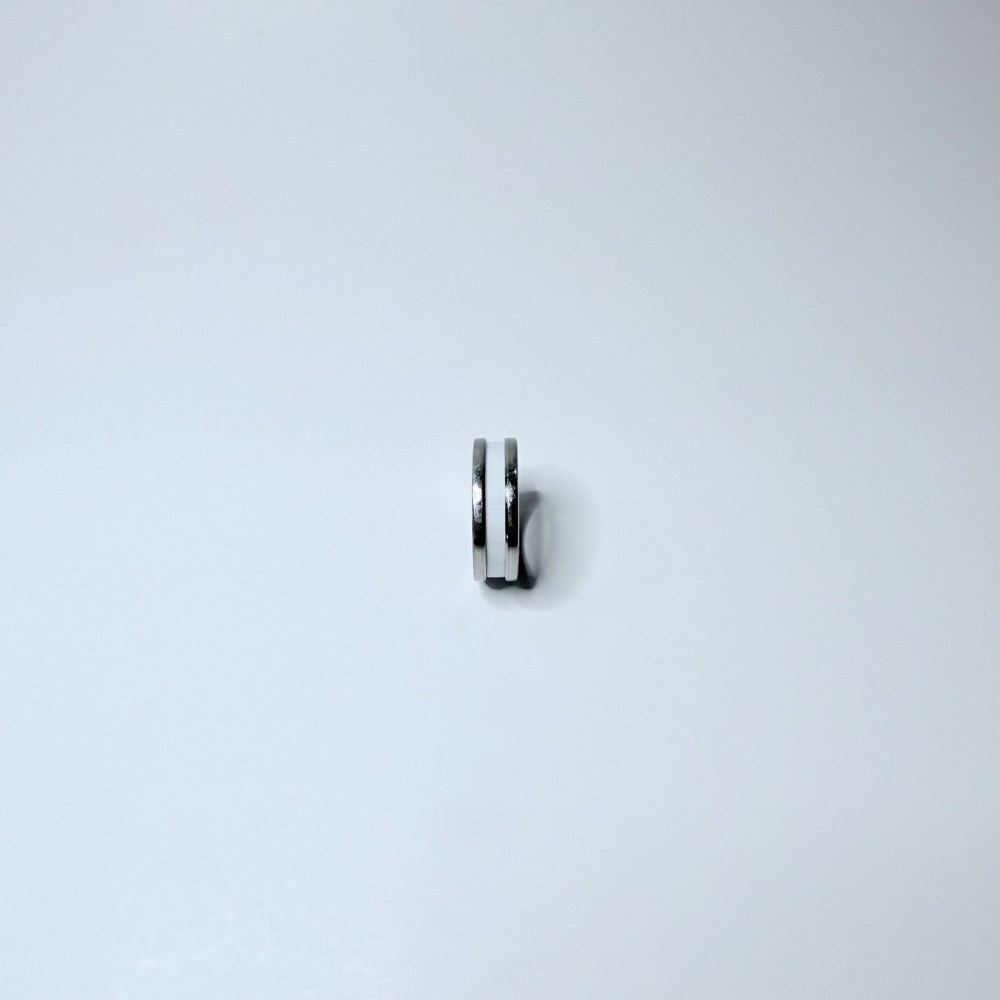 Muse Ring One Smart Ring Titanium &. Ceramic Edition Size 9 - White