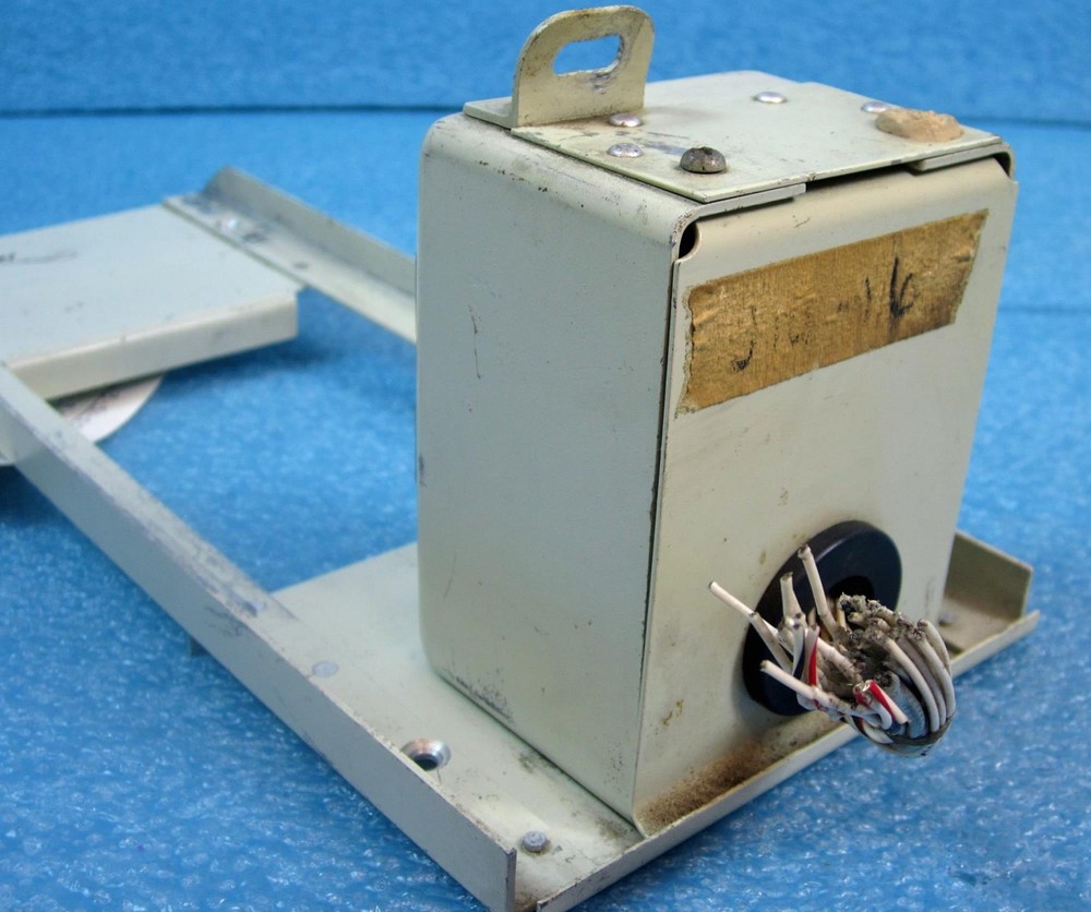 LEAR 2138504-30 TRAY MOUNT RACK, AVIATION SURPLUS