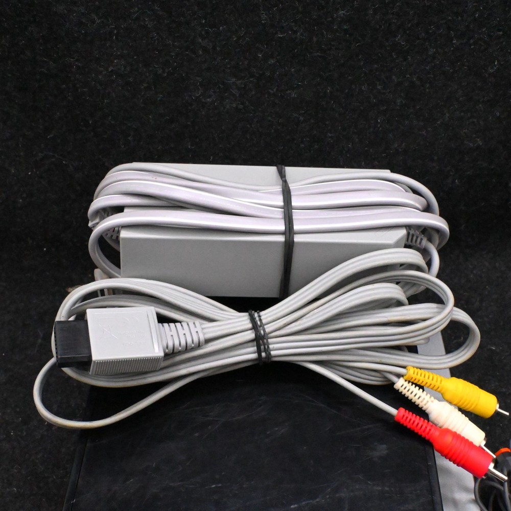 NINTENDO WII BLACK CONSOLE RVL-101 BUNDLE W/ CONTROLLER NUNCHUK SENSOR & CABLES